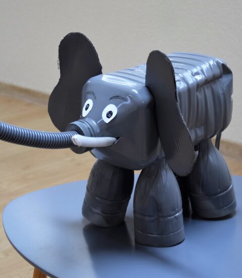 postać słonia z plastiku