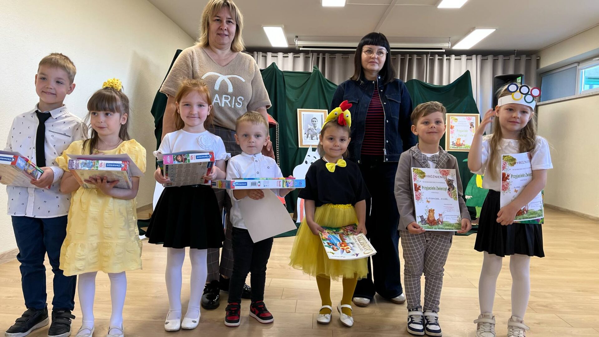 zdjęcie grupowe uczestników konkursu