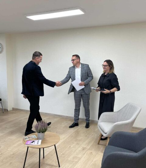 wręczenie nagród w konursie na fraszkę